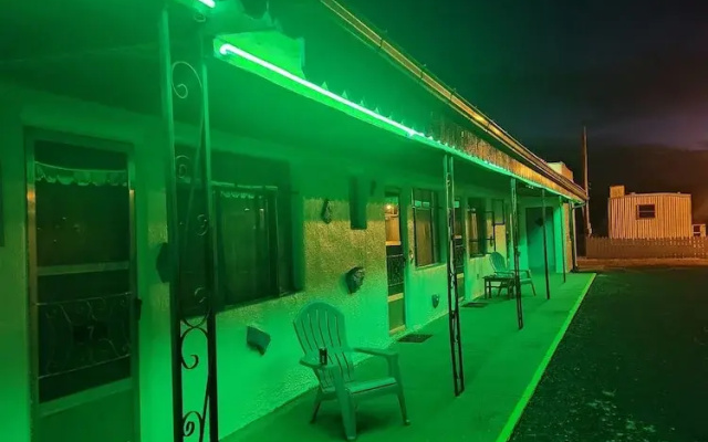 Maverick Motel and Glamp Ground - фото 2