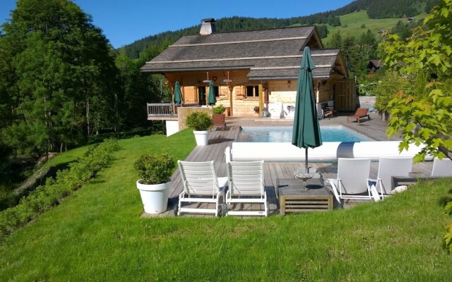 Luxurious Chalet in Le Chinaillon with Sauna