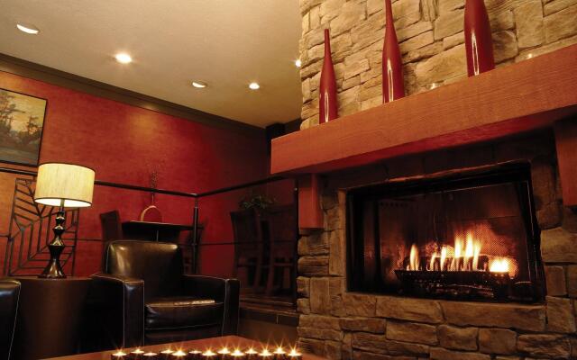 Whistler Village Inn And Suites