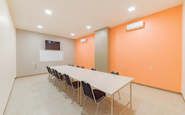 Sans Hotel Berau Square