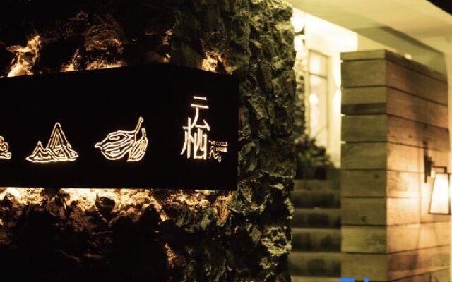 Xingyi Yunqi No.1 Inn (Xia Nahui Branch, Wanfenglin Scenic Area)