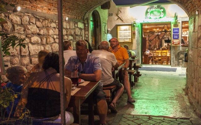 Guest House Floreus Cres