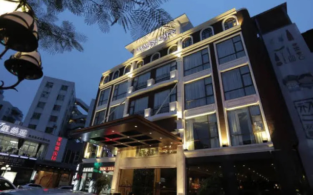 Wanfei Hotel (Longjiang Convention and Exhibition Center, Shunde, Foshan)
