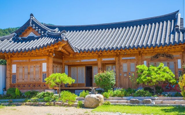 Mr.Choi Hanok Pension