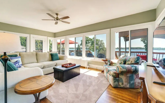 Riverfront St Clair Home - Walk to Downtown!