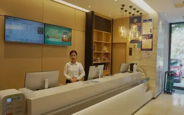 City Comfort Inn hotel (Zhanjiang Haibin Park Guanhai Gallery)