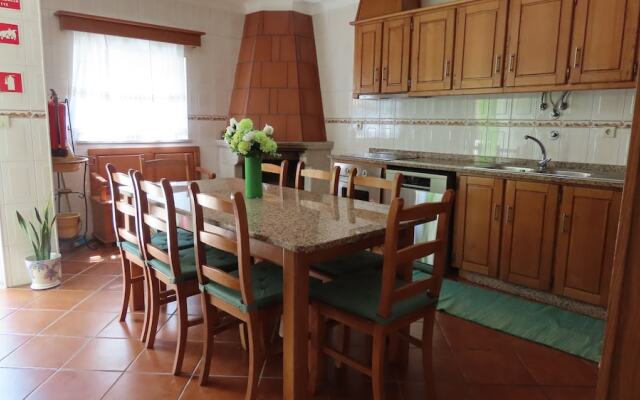 Lovely 3-bed House in Queimada Ideal for Families