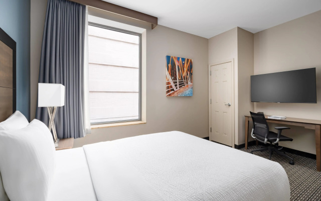 La Quinta Inn & Suites by Wyndham Chicago Downtown