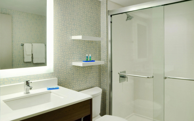 Holiday Inn Express Toronto - Downtown by IHG