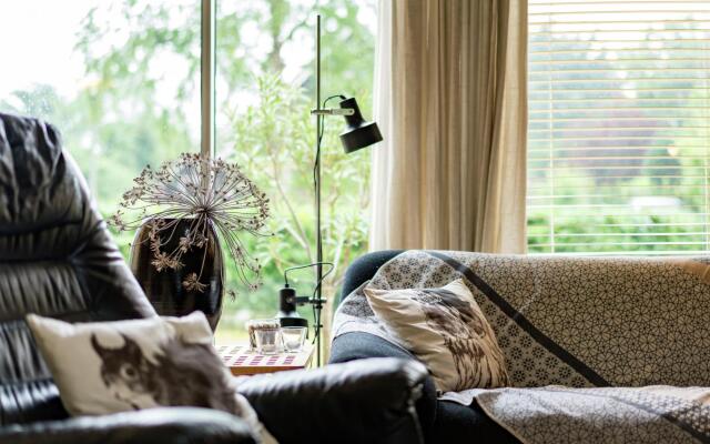 Cosy Holiday Home in Lauwersoog by the Lake