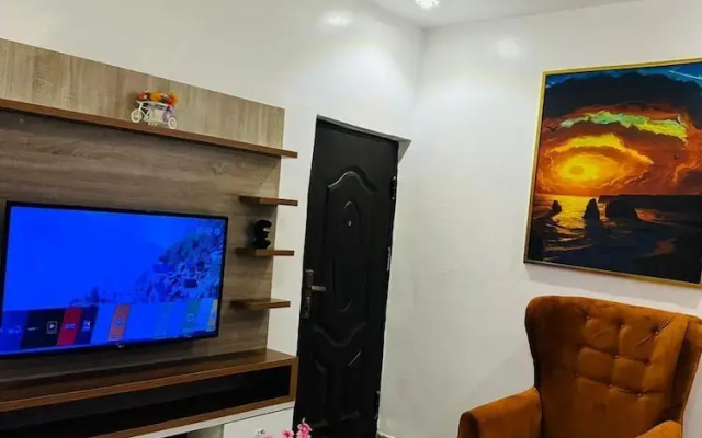 Mini Flat with Starlink Internet & Pool