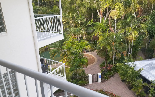 Golden Sands Beachfront Apartment Resort