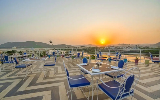 Royal Rafahiya - A Rooftop Lake View Hotel Near Lake Pichola