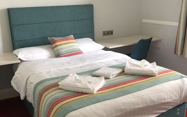 Waters Edge Hotel