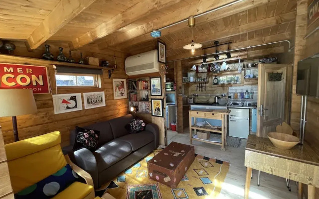 Retro Lodge nr Dartoor With hot tub & opt Sauna