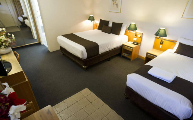 Mid City Motor Inn