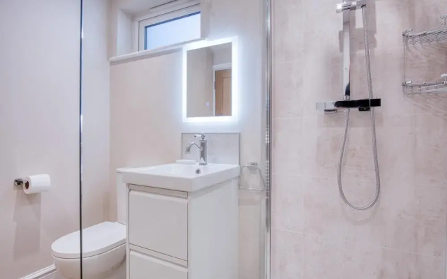 Waterfront 1 - 1 Bedroom Apartment - Wisemans Bridge