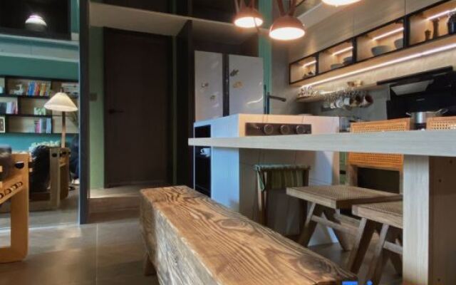 V Cafe Hotel