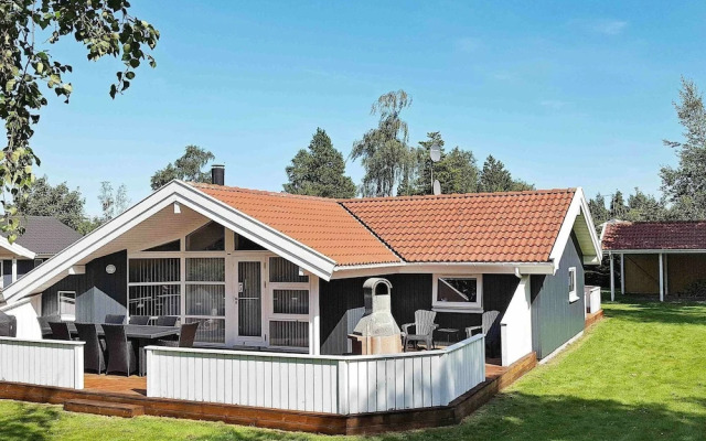6 Person Holiday Home in Vaeggerlose