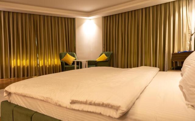Grand Luxury