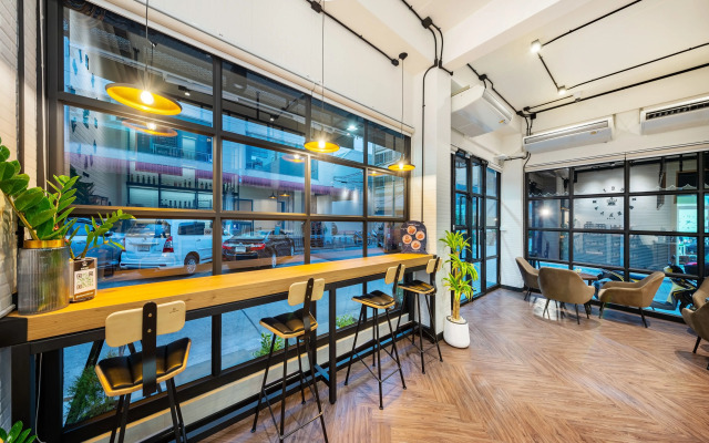 Siam Subway Hostel and Café