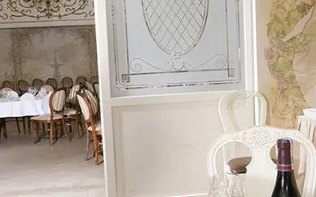 Villa Estera - Hotel & Restauracja