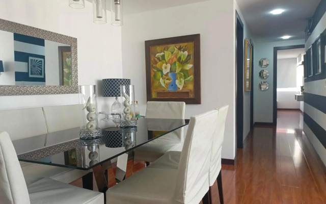 HOME apartment with Balcony - Queen Bed - 6th Floor