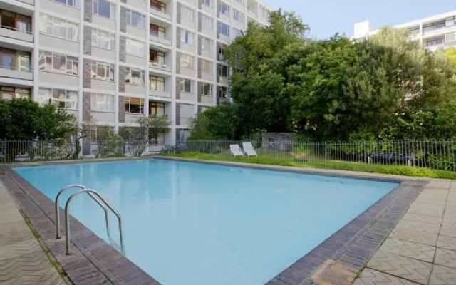 437 St Martini Gardens Apartments