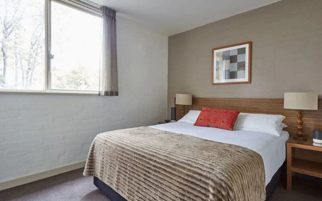 SoYa on Davis Apartment Hotel