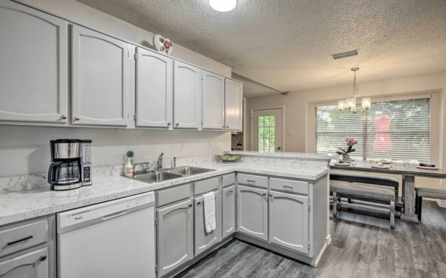 2 Mi to Lone Star Park: Irving Home w/ Fenced Yard