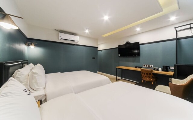 Busan Daeyeondong Hotel Onna