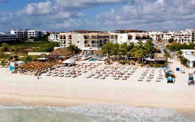 Aldea Thai Jr Suite by SunandSea