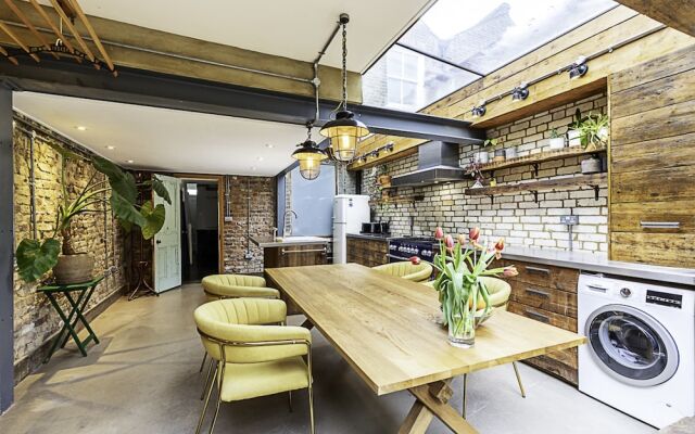 Hackney - Victoria Park: Generous 2 Bed Terrace