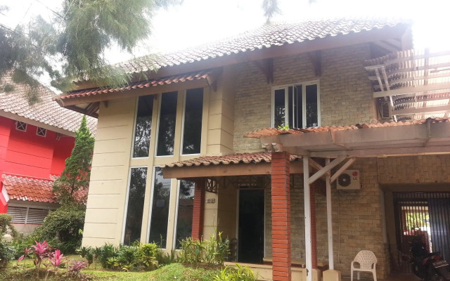 Villa Kota Bunga Azalea