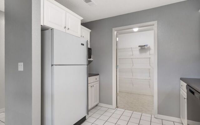 Pool View Oasis - Community Amenities