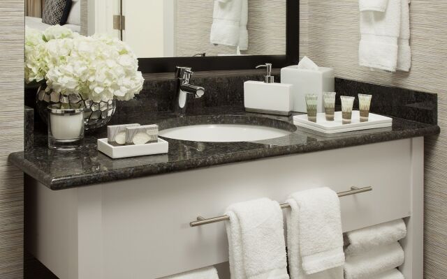 Hyannis Harbor Hotel