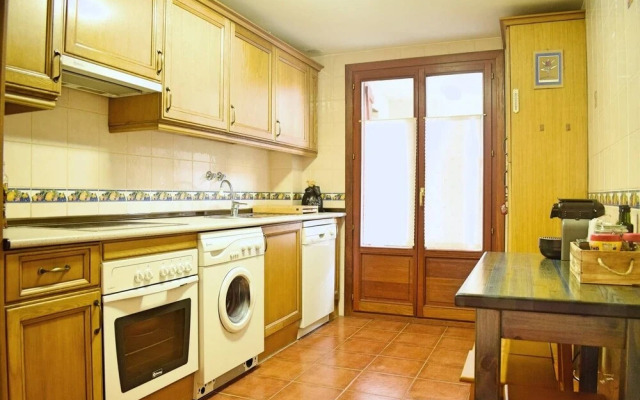 Arás Home. Gran Cocina, Terraza y Garaje