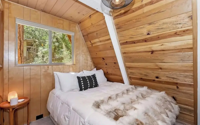 Acute A-frame Cabin w WiFi