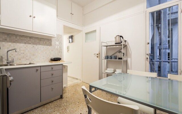 Homey apartment for 4 people in Koukaki