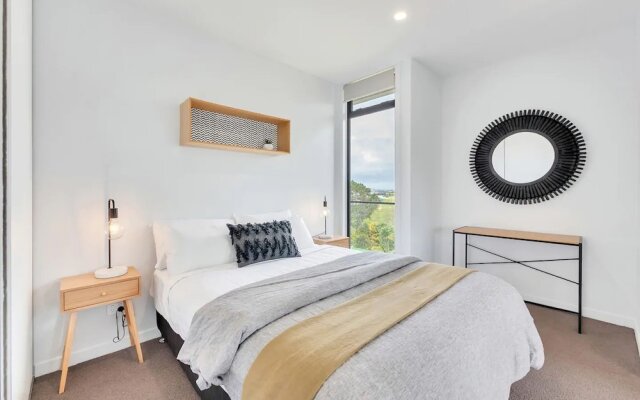 Takapuna Contemporary 2BR with Carpark