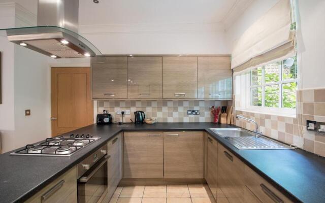 Apartment 4 The Grove