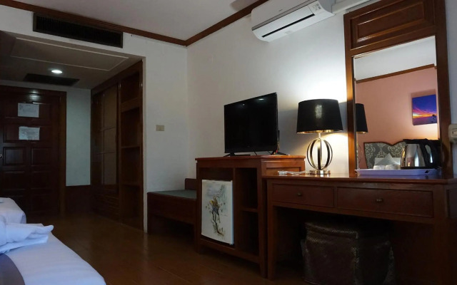 Wattana Park Hotel