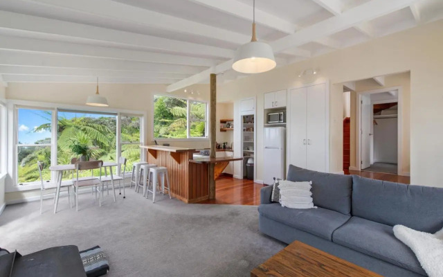 Piha - City Escape, Piha Holiday Home