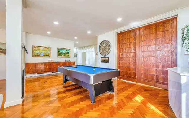 StayAU Spacious 6BR McKinnon Pool Home
