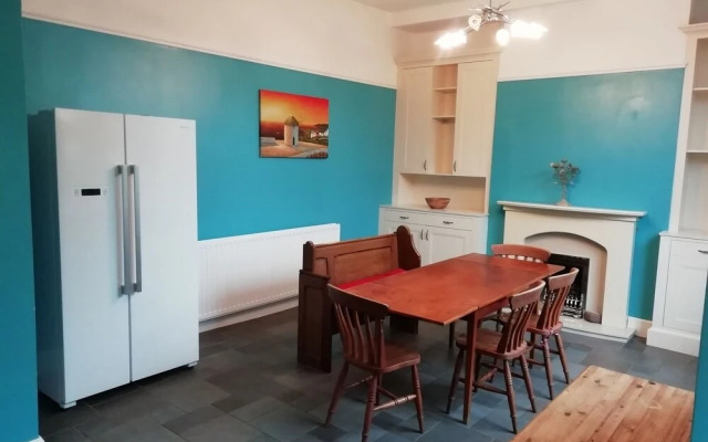 NEW 5BD Victorian House Family Friendly in Wirral
