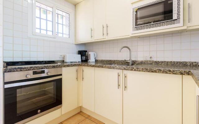 16 House in front of the sea