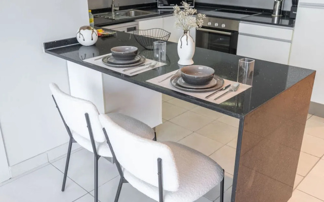 Marina Views 1-bedroom Sleeps 4 With Balcony