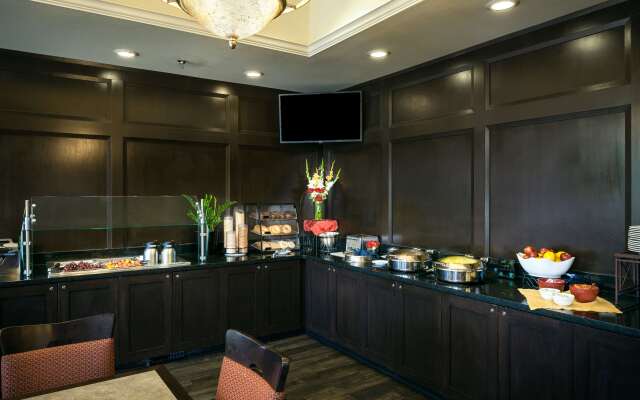 Plaza Inn & Suites at Ashland Creek