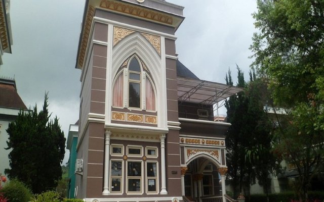 Villa Kota Bunga Allamanda