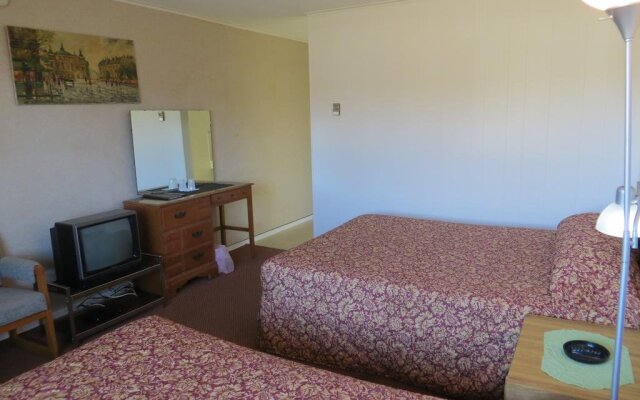 Peterboro Express Inn